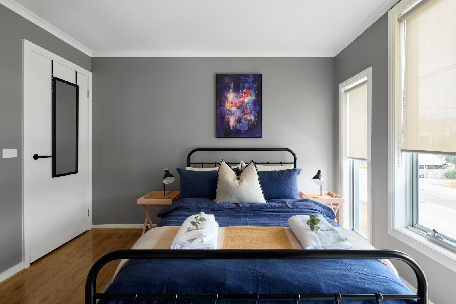 son nha phong ngu mau ghi sang